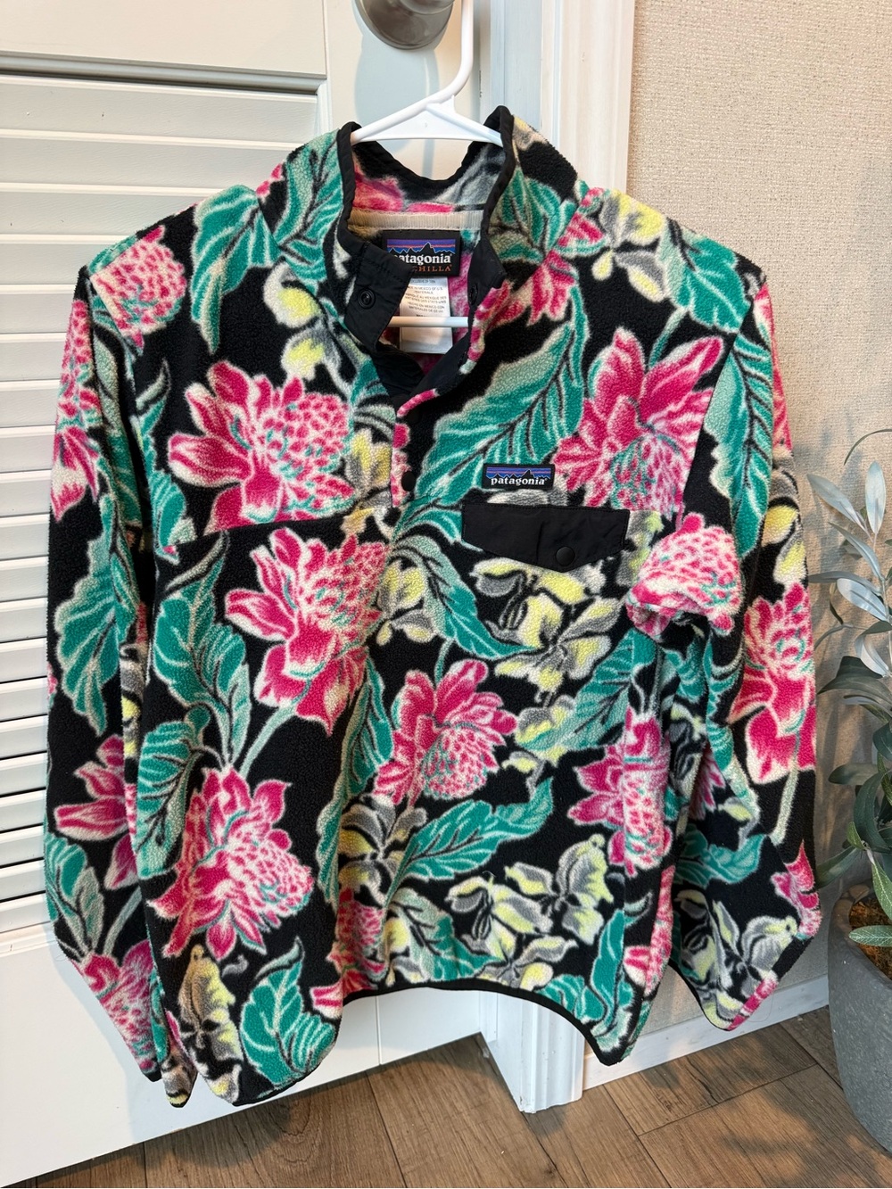 RARE Patagonia Synchilla Women’s Floral Snap Jacket with Pocket